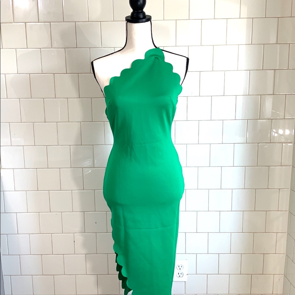 🆕 ASOS Design scallop detail body on dress